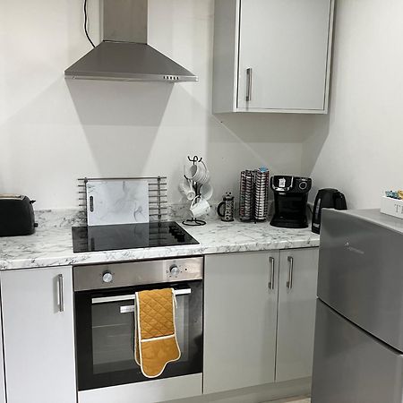 Lancing Apartments - Spacious 2 Bed - Sleeps 6 - Burnham Village Slough Bagian luar foto