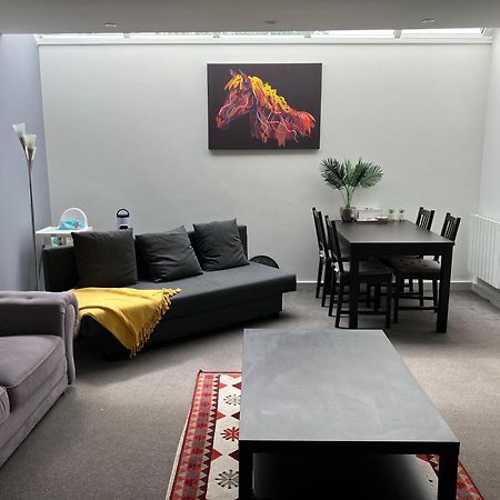 Lancing Apartments - Spacious 2 Bed - Sleeps 6 - Burnham Village Slough Bagian luar foto