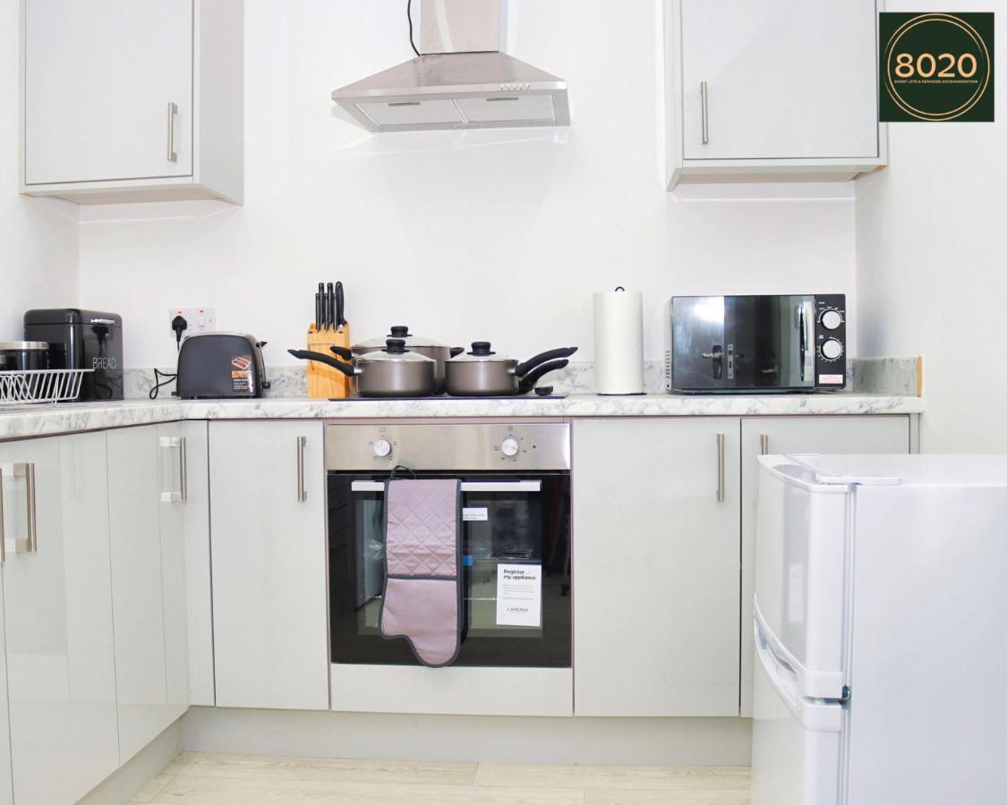 Lancing Apartments - Spacious 2 Bed - Sleeps 6 - Burnham Village Slough Bagian luar foto