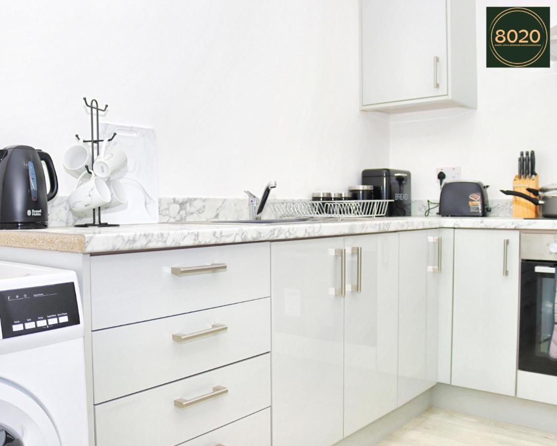 Lancing Apartments - Spacious 2 Bed - Sleeps 6 - Burnham Village Slough Bagian luar foto