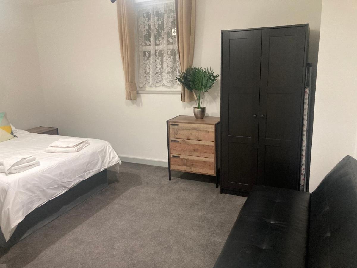 Lancing Apartments - Spacious 2 Bed - Sleeps 6 - Burnham Village Slough Bagian luar foto