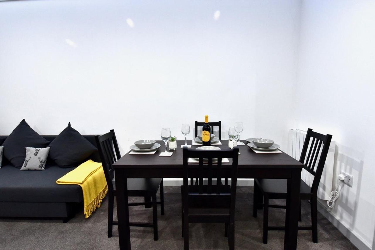 Lancing Apartments - Spacious 2 Bed - Sleeps 6 - Burnham Village Slough Bagian luar foto