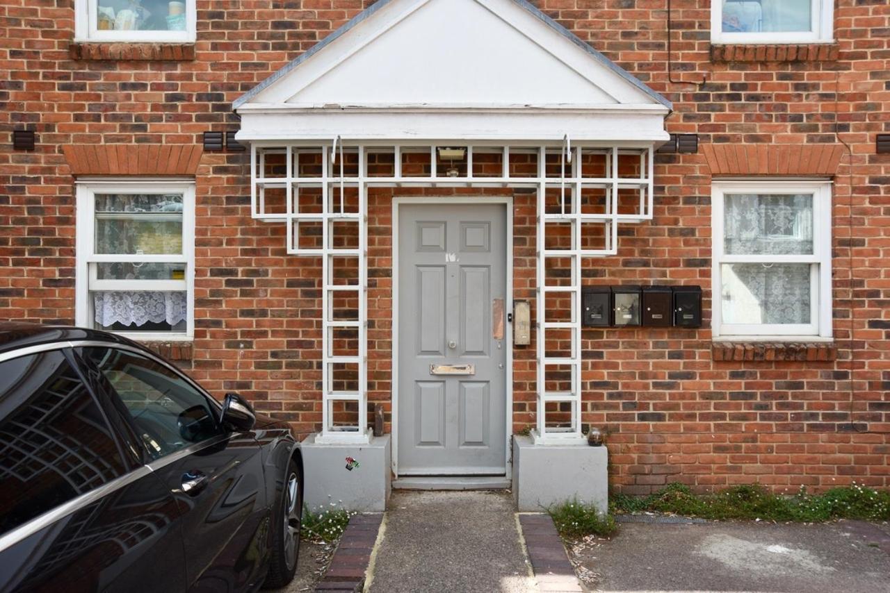 Lancing Apartments - Spacious 2 Bed - Sleeps 6 - Burnham Village Slough Bagian luar foto