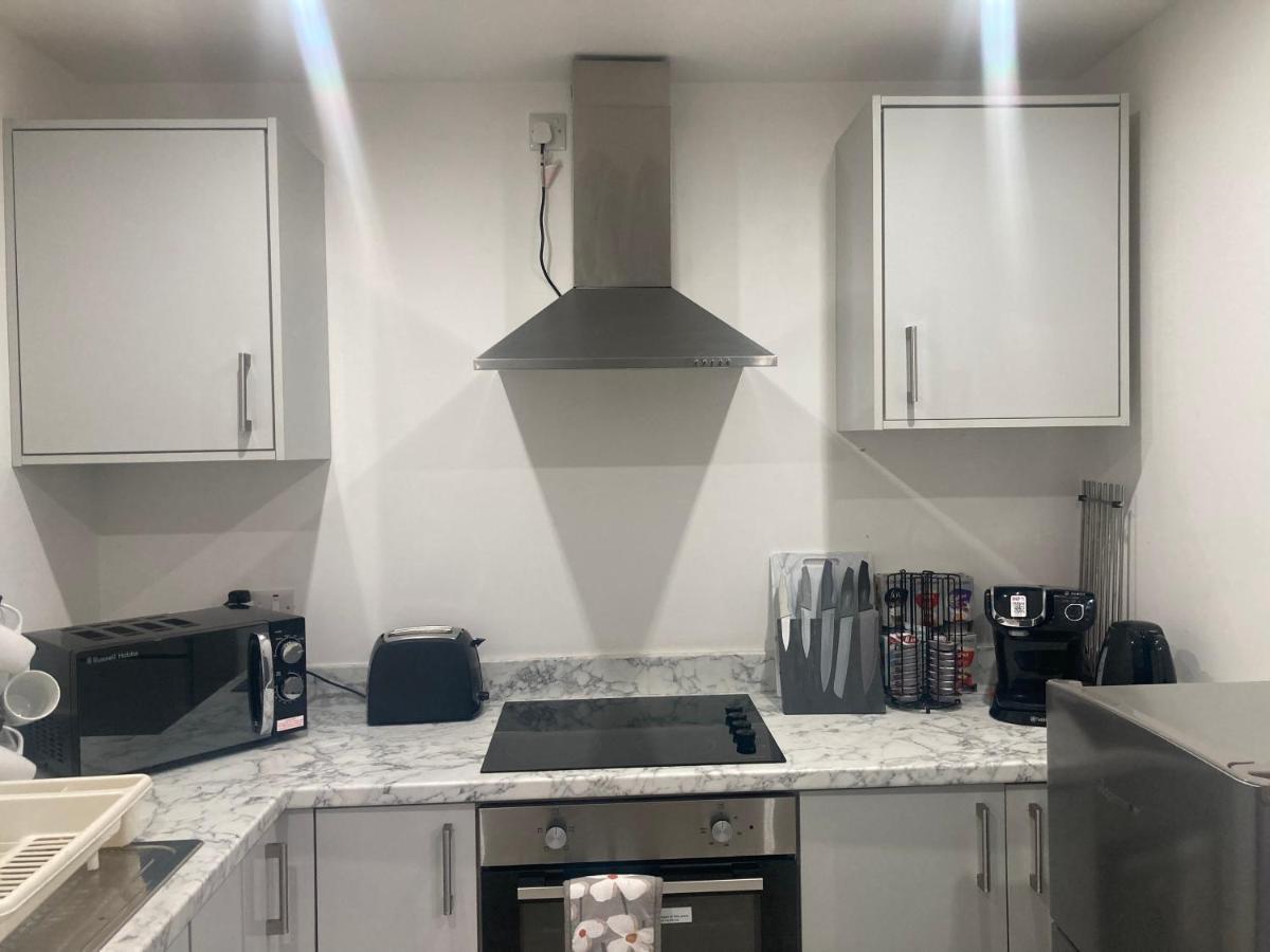 Lancing Apartments - Spacious 2 Bed - Sleeps 6 - Burnham Village Slough Bagian luar foto
