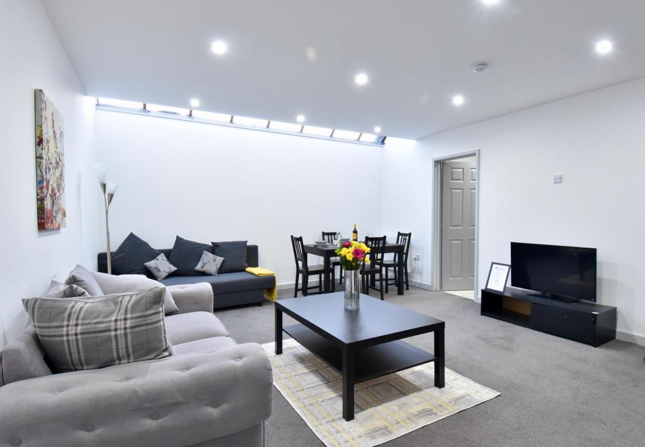 Lancing Apartments - Spacious 2 Bed - Sleeps 6 - Burnham Village Slough Bagian luar foto
