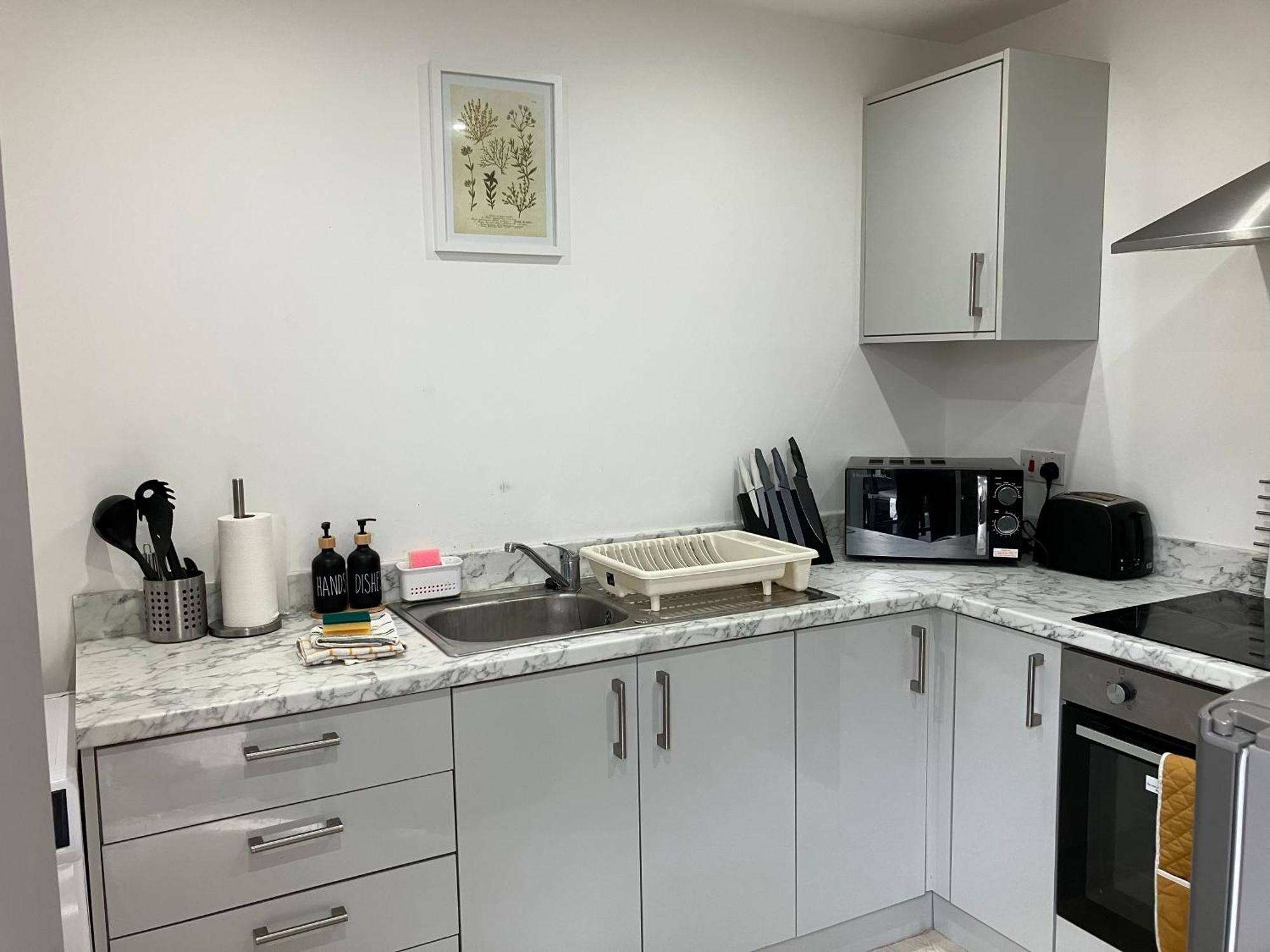 Lancing Apartments - Spacious 2 Bed - Sleeps 6 - Burnham Village Slough Bagian luar foto